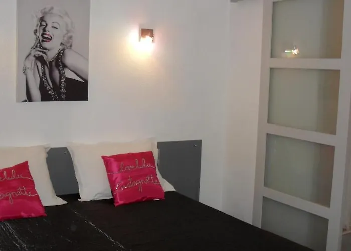 Le Langue D'oc ホテル 2*